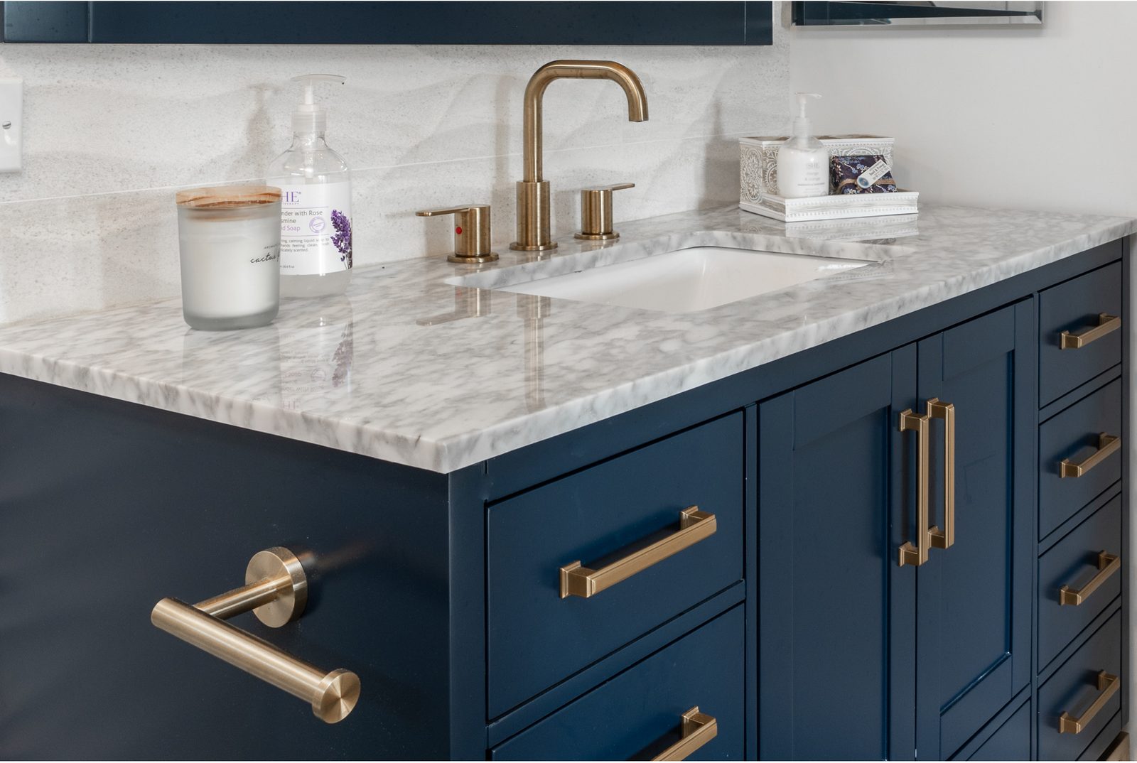 Counter and hardware detail