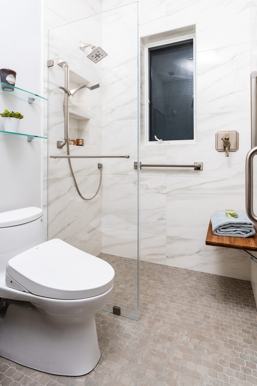 Walk-in shower with bench seat