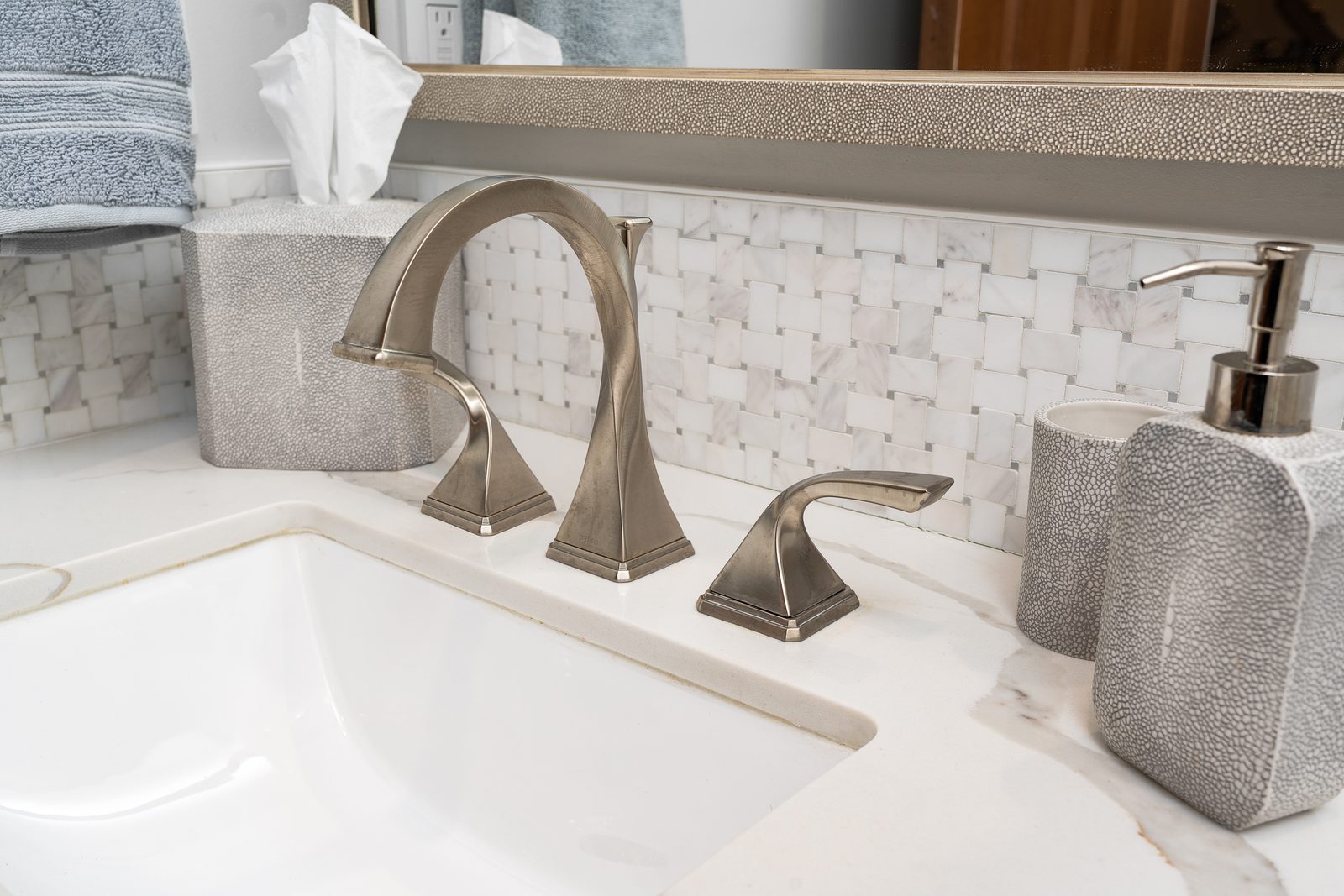 Basketweave backsplash detail