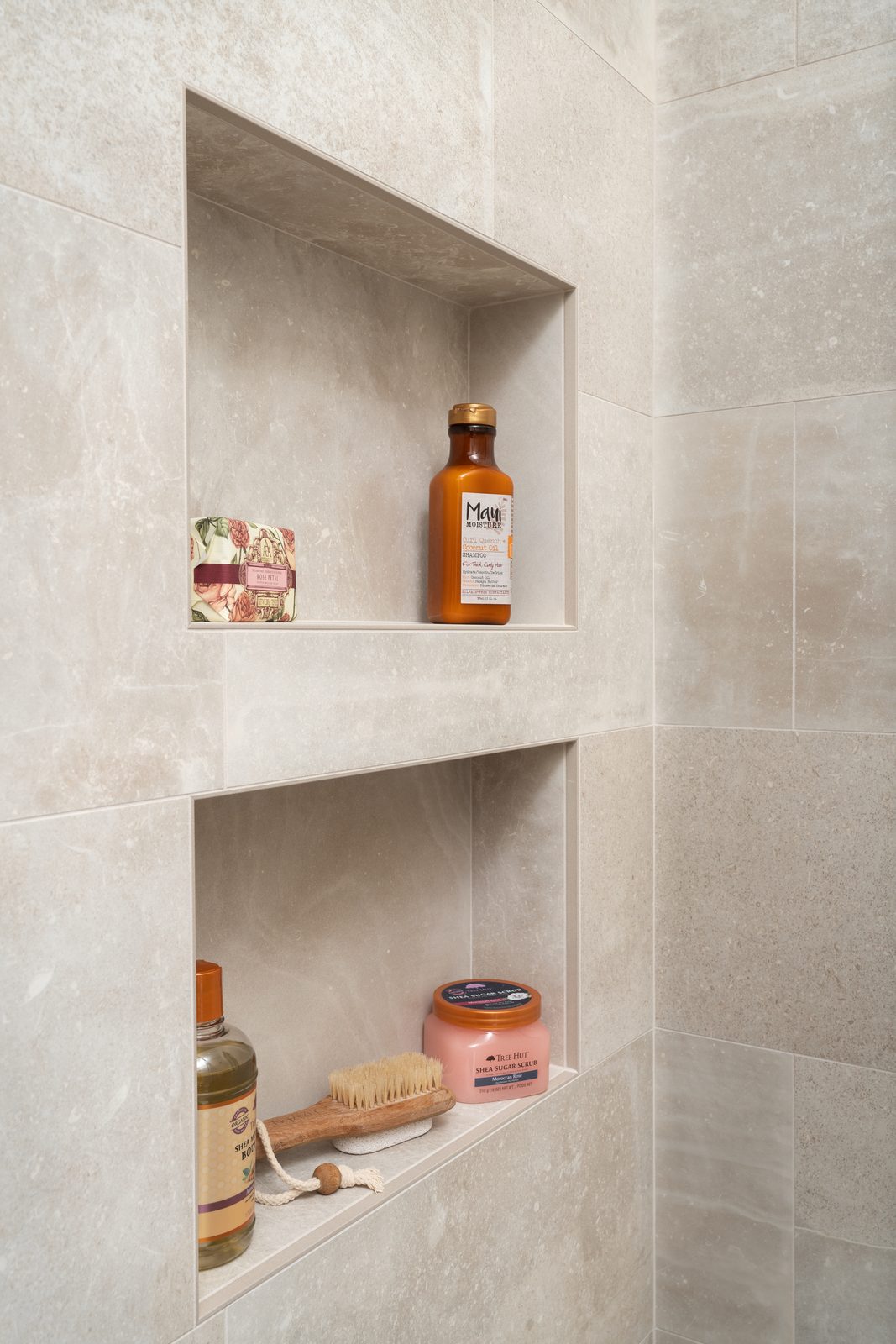 Recessed double niche